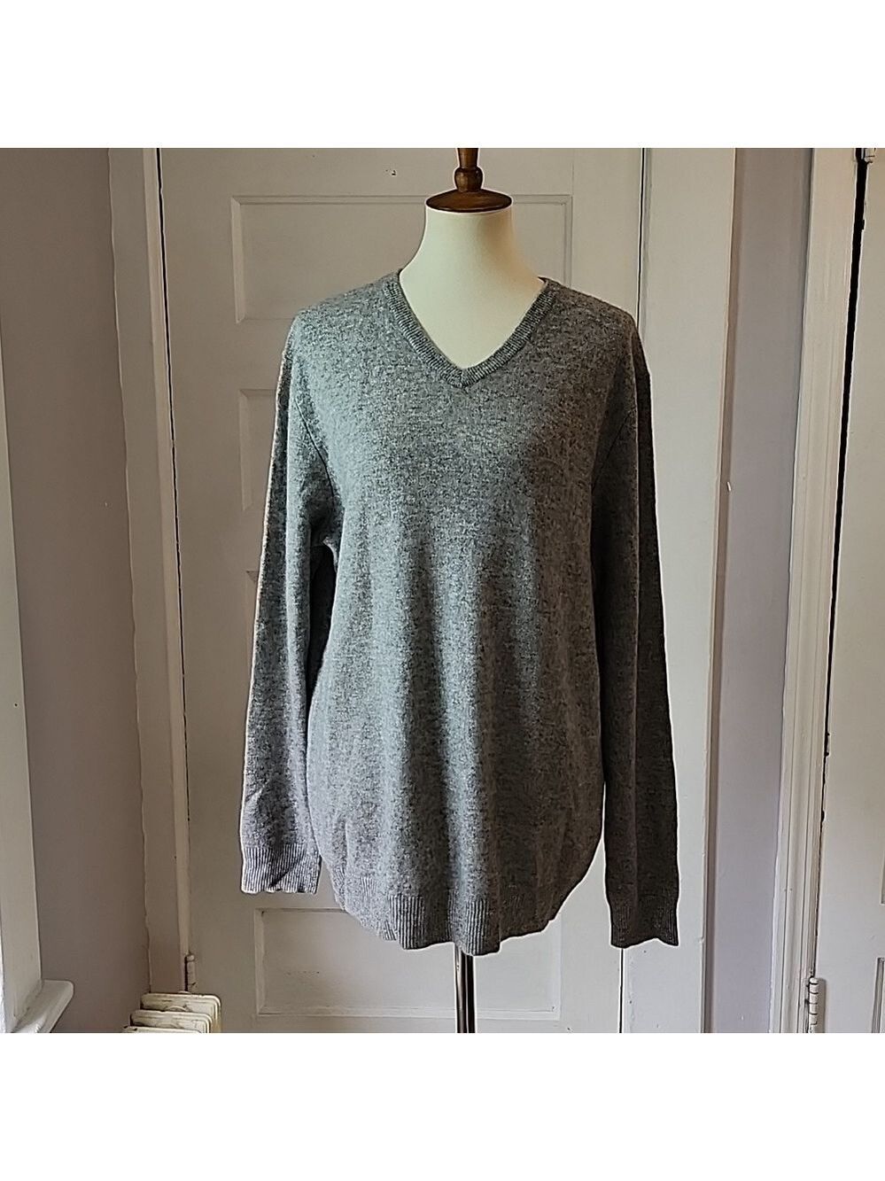 Cashmere Club Room Luxury  V-neck Sweater, Men's Size L